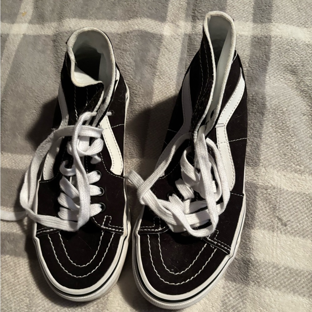 Women’s hi top vans. One a couple of time. Smoke and bug free